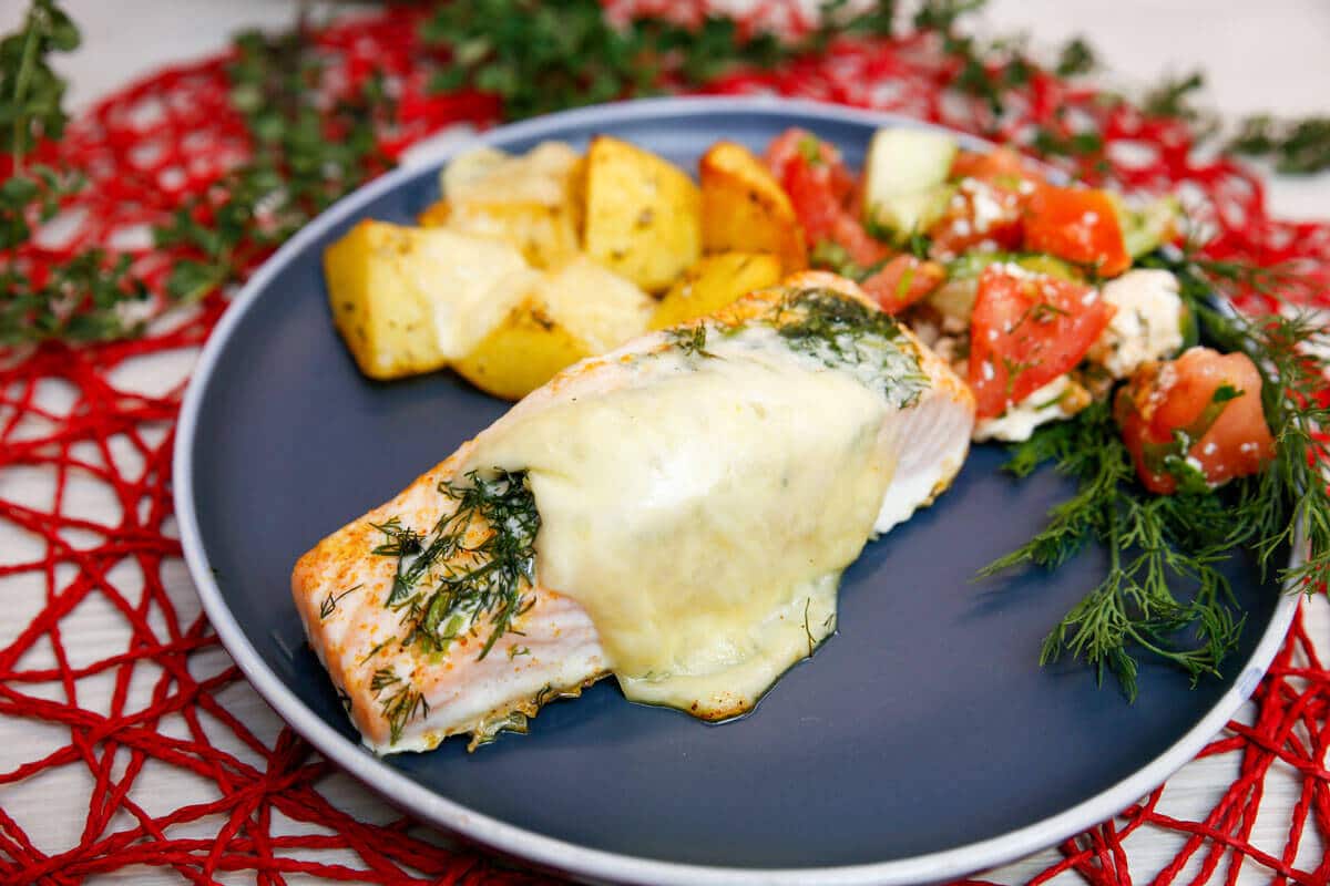 Lachs mit Raclette Käse im Ofen überbacken