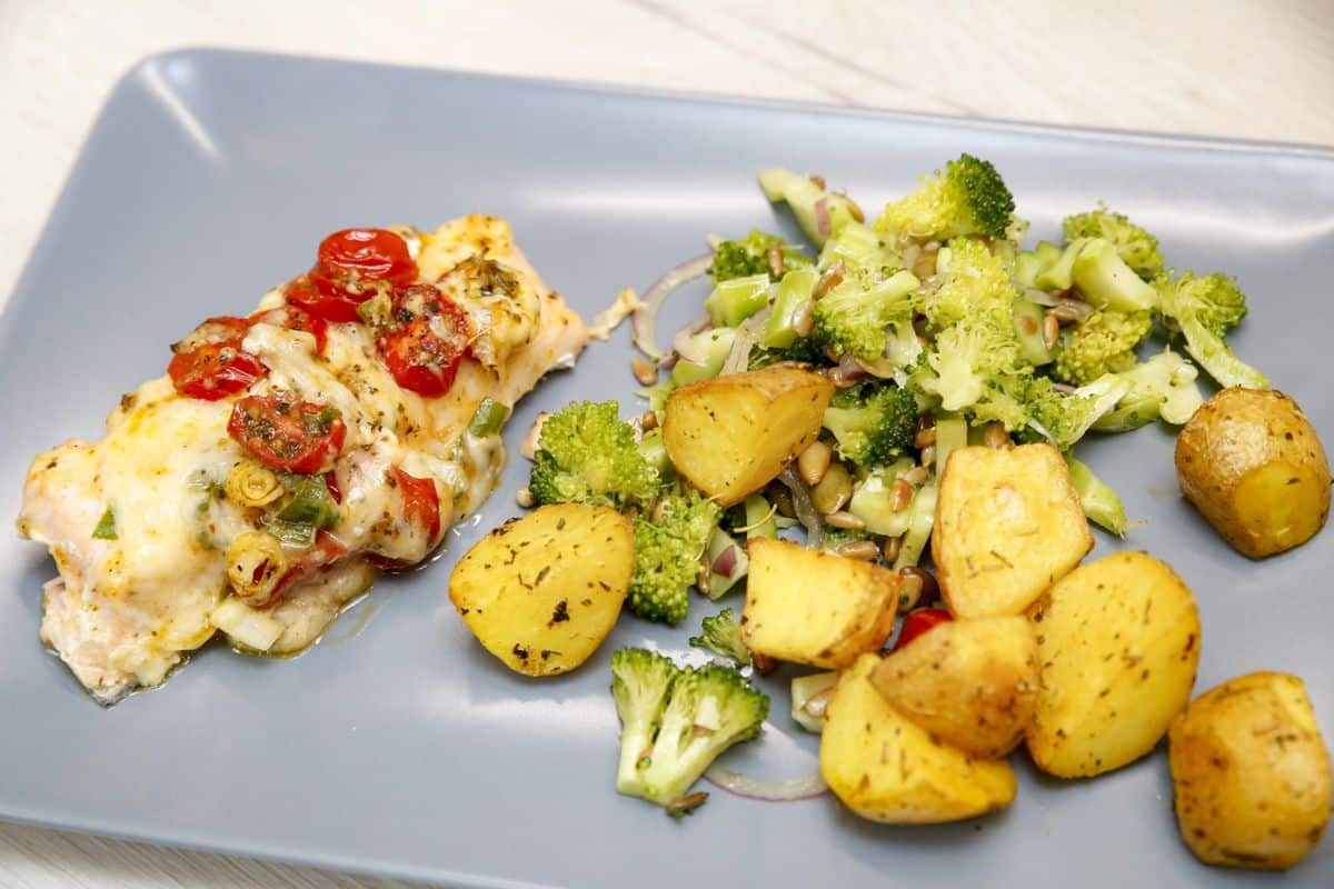 Lachsfilet mit Tomaten