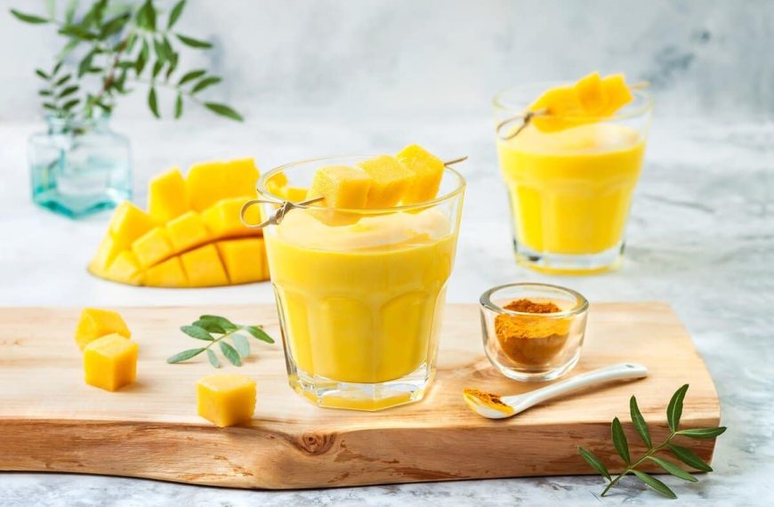 Lassi Mango mit Kokosmilch und Kurkuma
