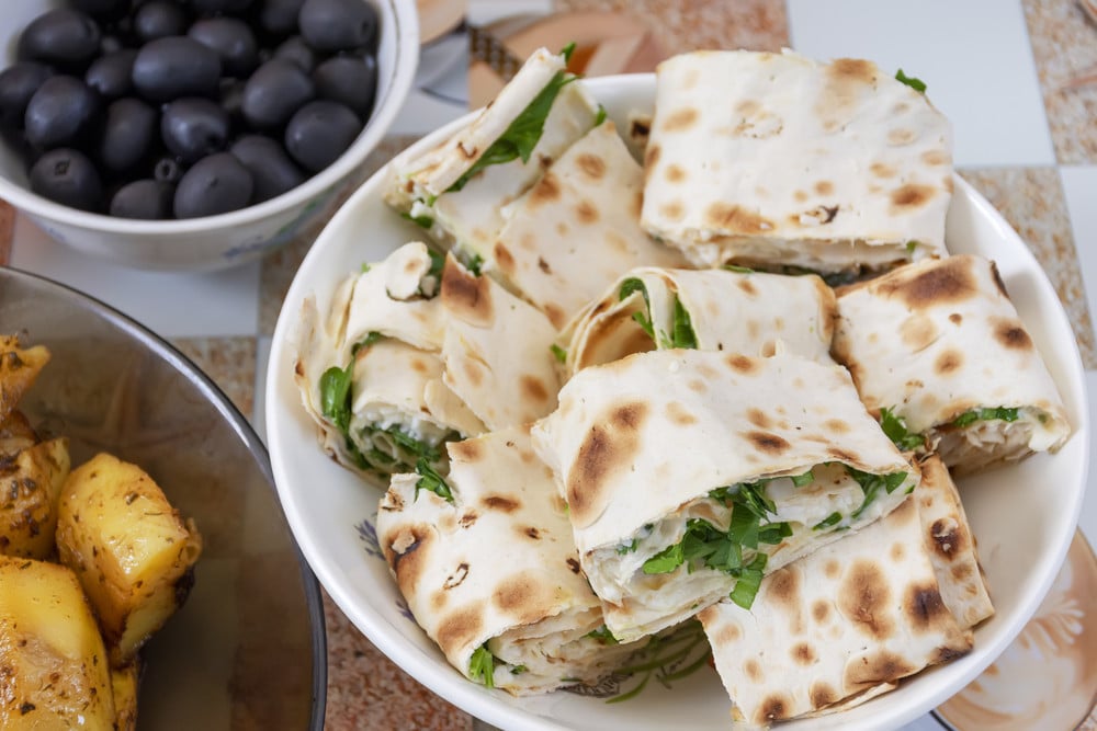 Lavash Rollen mit Hüttenkäse