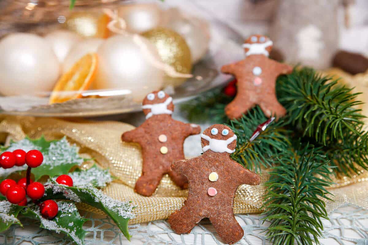 Lebkuchen Männchen mit Kakao und Mandeln und Zimt