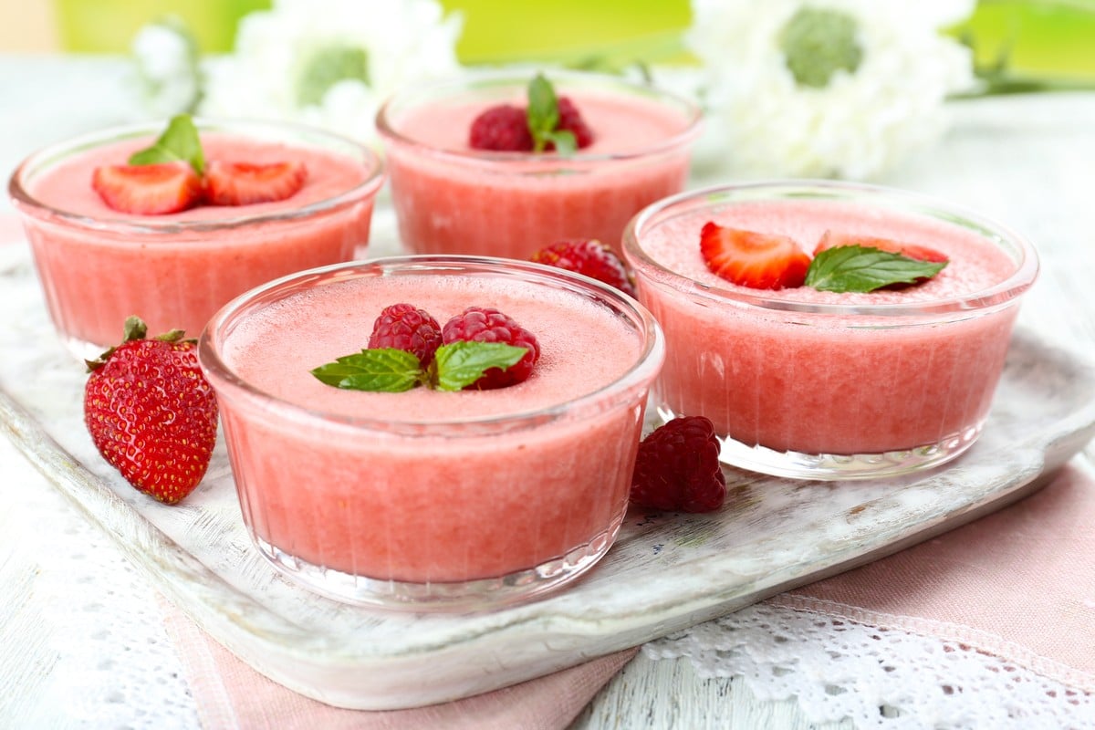 Leckere Himbeer Mousse mit Sahne