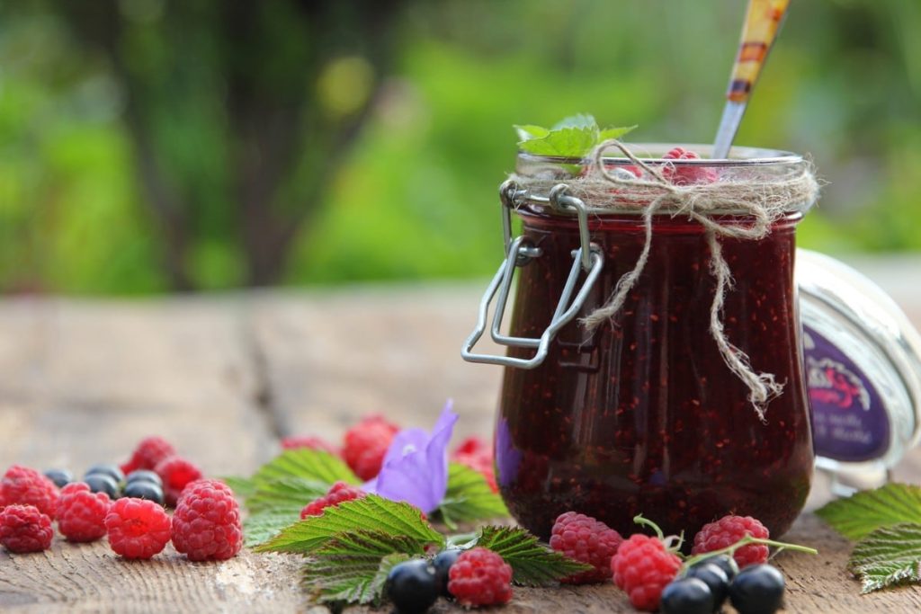 Leckere Himbeermarmelade mit Johannisbeeren