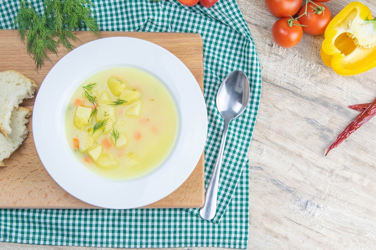 Leckere Milchsuppe mit Kartoffeln