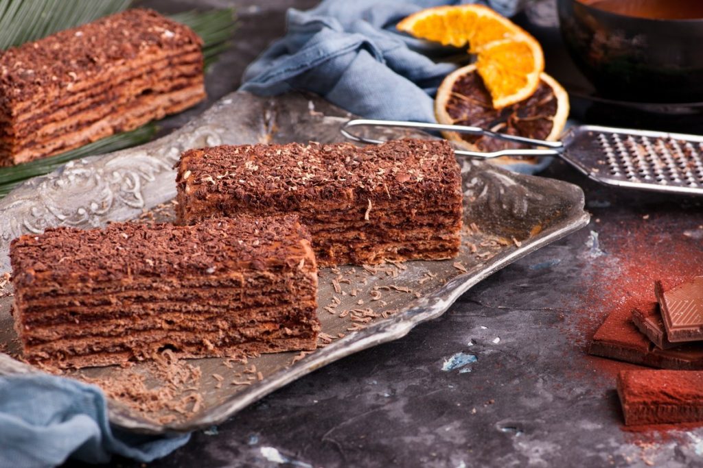 Leckere Schokotorte mit gezuckerten Kondensmilch