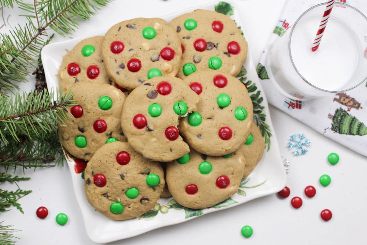 Leckere Weihnachtskekse mit Smarties backen