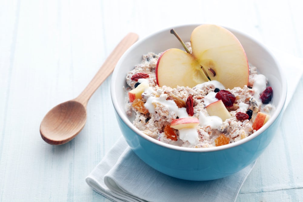 Leckerer Bircher Müsli mit Joghurt