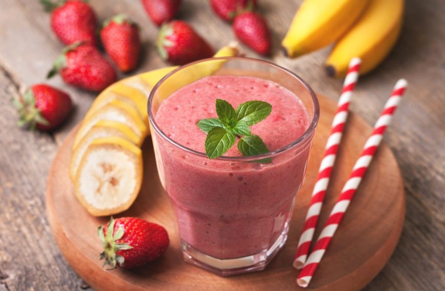Leckerer Erdbeer Bananen Smoothie mit Orangensaft