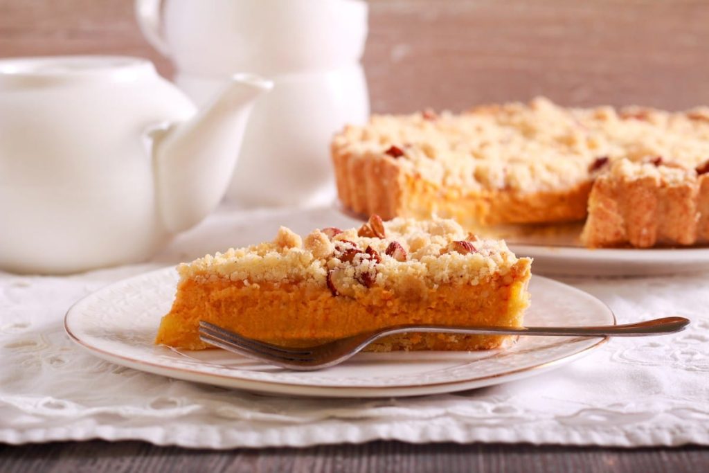 Leckerer Kürbiskuchen mit Streuseln für Herbst