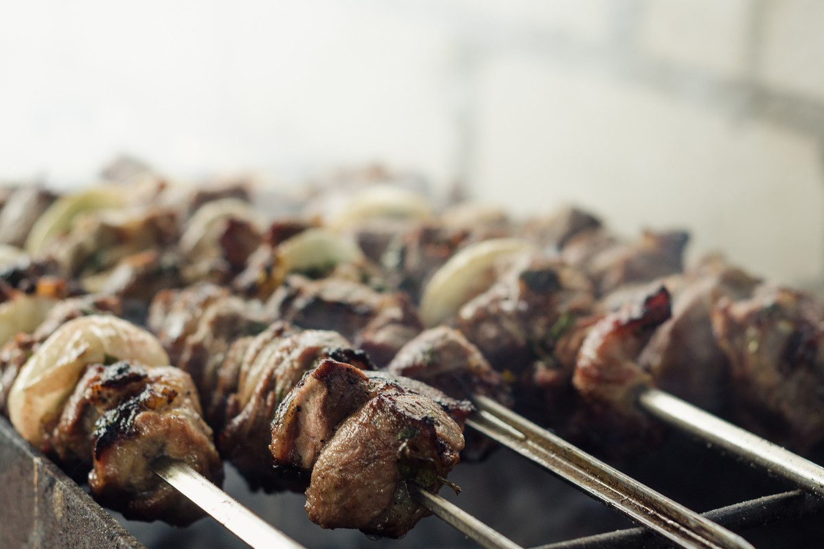 Leckerer Lamm Schaschlik in Zwiebeln und Zitronen Marinade