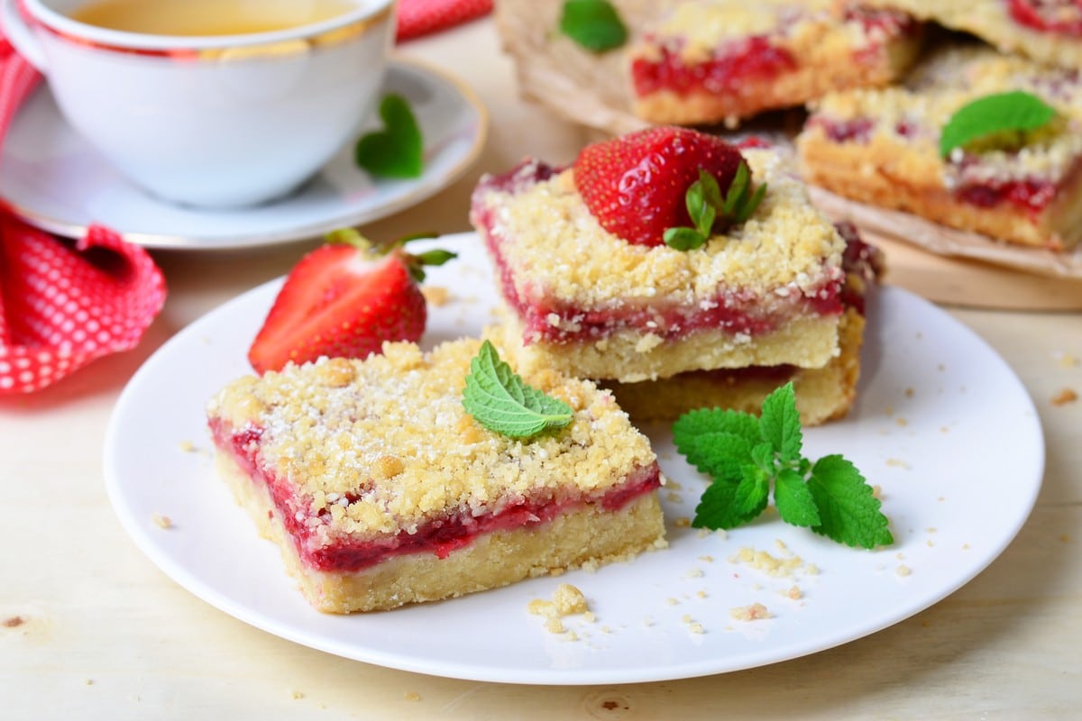 Leckerer Streuselkuchen mit Erdbeeren und Kokosflocken | Erdbeerkuchen