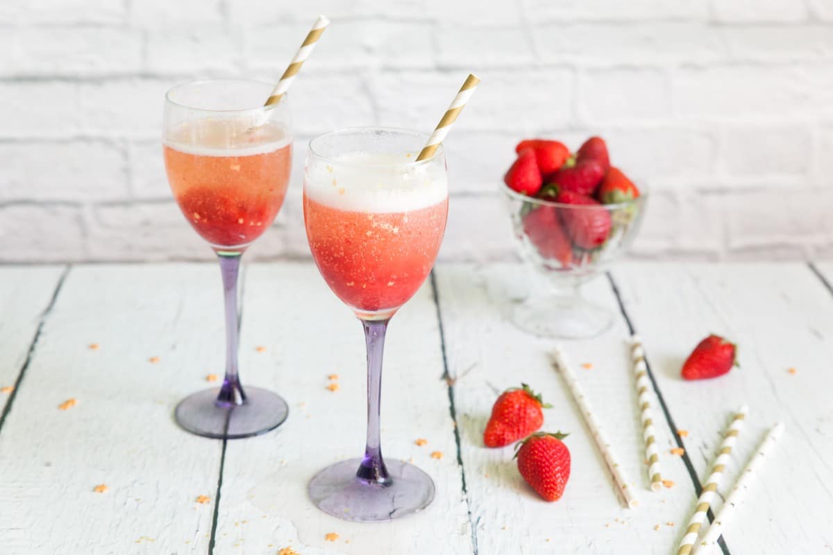 Leckeres und einfaches Cocktail Rezept für Erdbeersekt