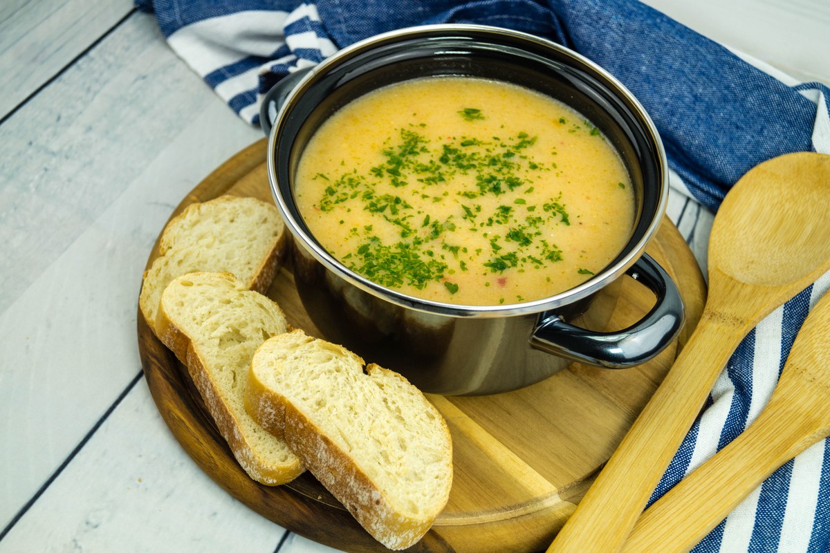 Leichte Gemüsesuppe mit Reis und Kartoffeln