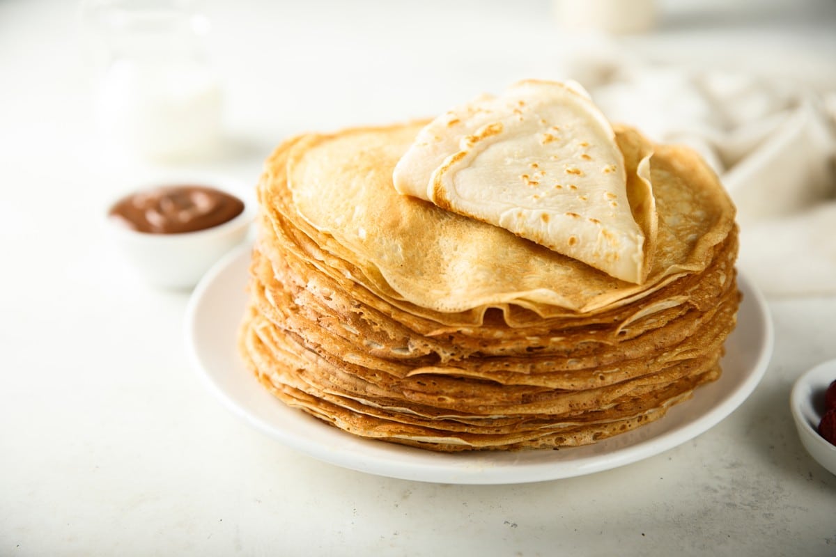 Leichte Pfannkuchen mit Mineralwasser: Kalorienreduziert und lecker