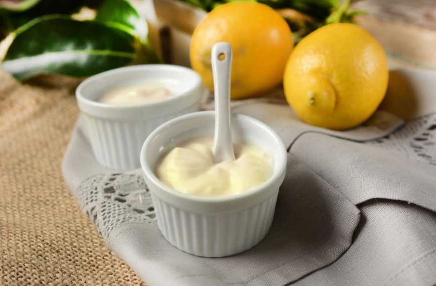 Leichtes Joghurt Dessert mit Zitronencreme und Gelatine