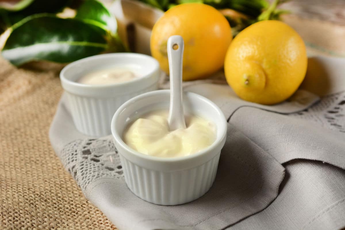 Leichtes Joghurt Dessert mit Zitronencreme und Gelatine