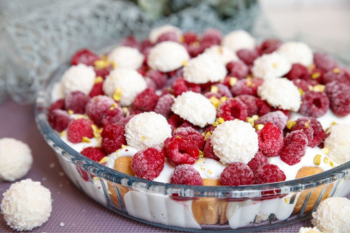 Leichtes Windbeutel Dessert mit Raffaello