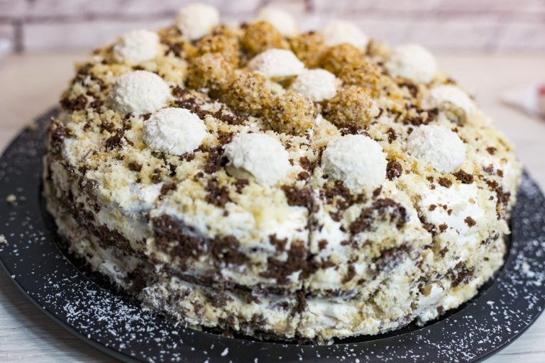 Milchmädchen Torte mit Frischkäse Sahnecreme – Schichttorte mit Creme