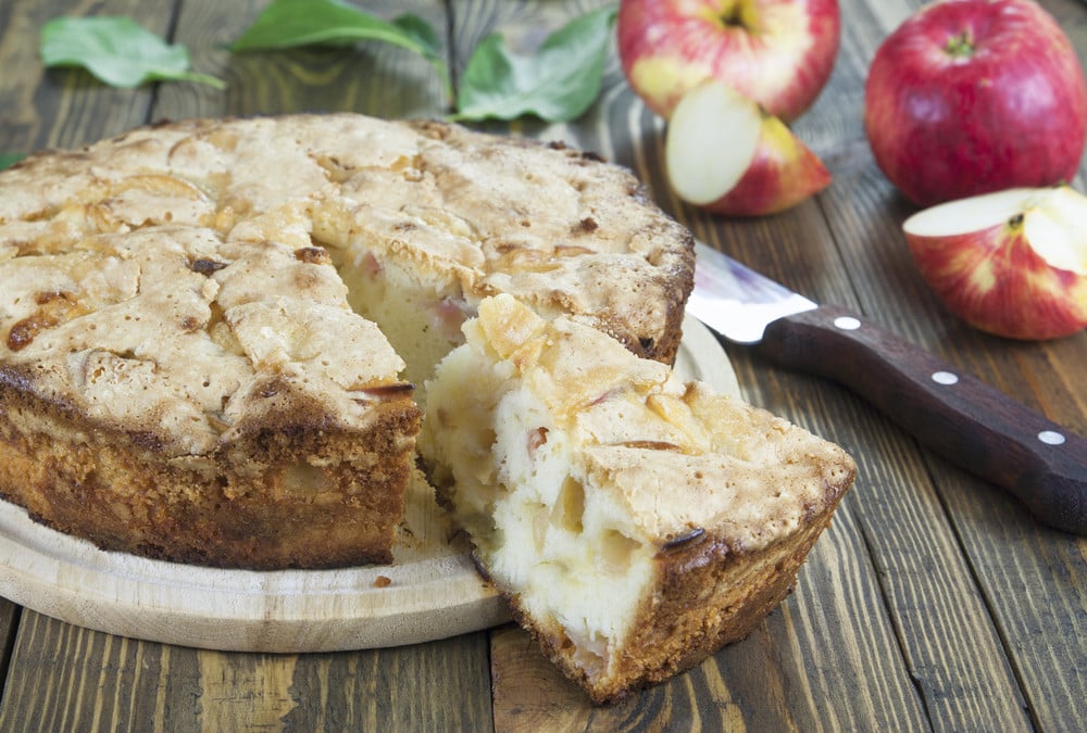 Lockerer Apfelkuchen Charlotte mit Zitronen und Vanille