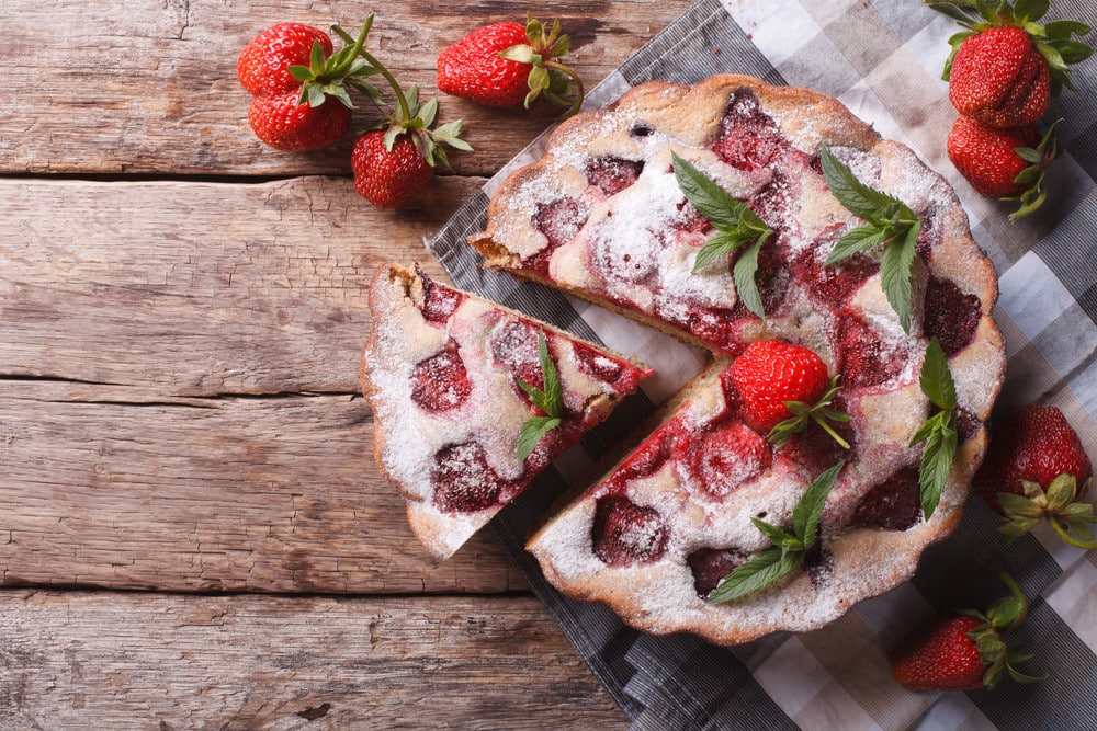 Lockerer Erdbeerkuchen ohne Ei mit Joghurt und Vollkornmehl