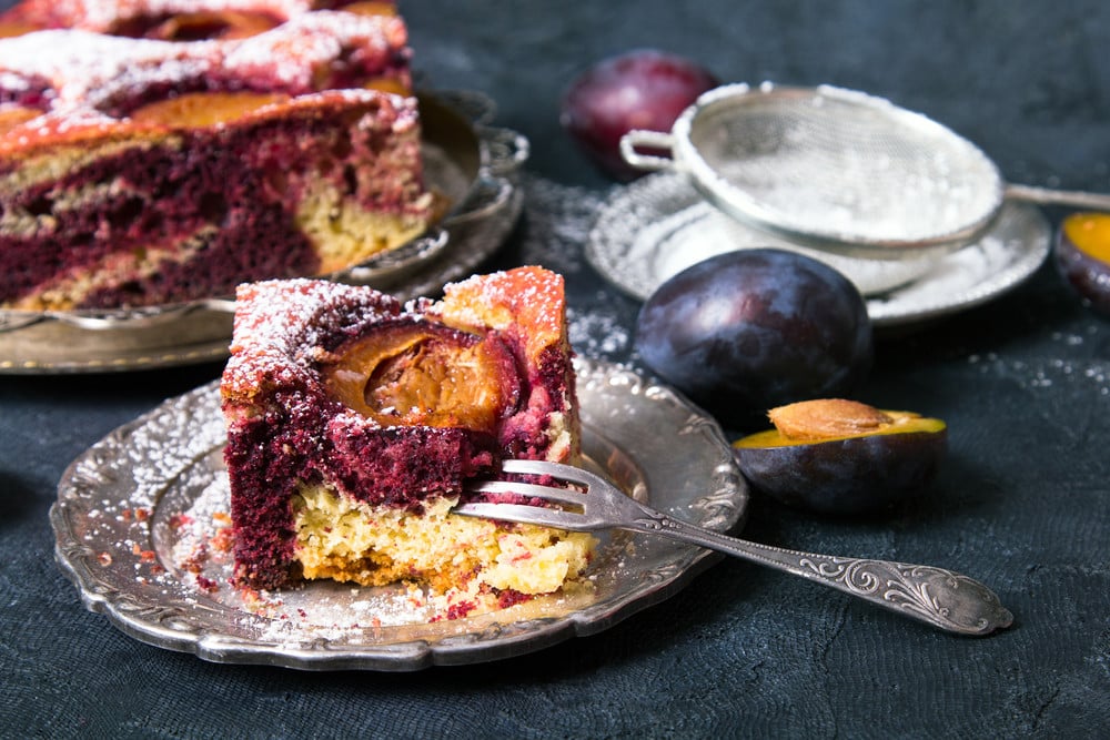 Lockerer Pflaumenkuchen mit Kakao