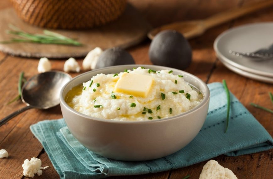 Lockeres Kartoffelpüree mit Blumenkohl, Rosmarin und Milch