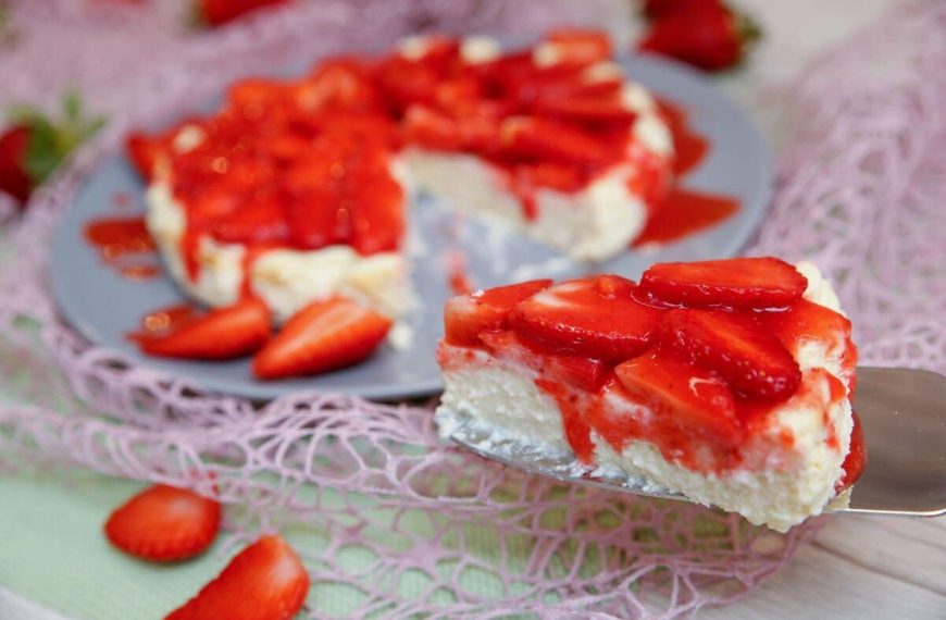 Low Carb Erdbeer Cheesecake mit Frischkäse und Joghurt