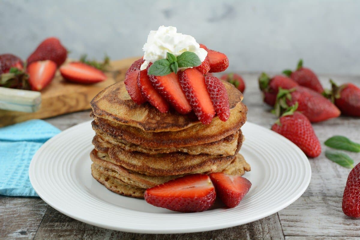 Low Carb Pancakes mit Erdbeeren ohne Zucker – Perfekt für Frühstück