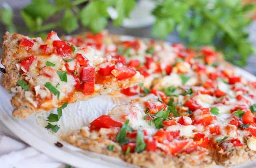 Low Carb Pizza aus Thunfisch mit Tomatensoße