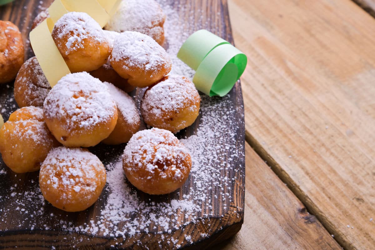 Luftige Quarkbällchen zu Karneval selber machen