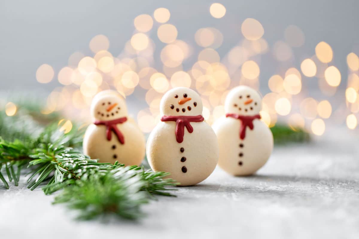 Macarons Schneemänner mit Kaffee-Ganache zu Weihnachten