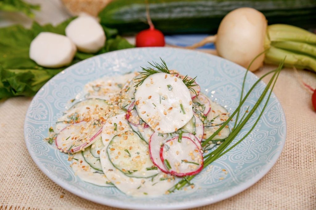 Mairübe Salat mit Gurken