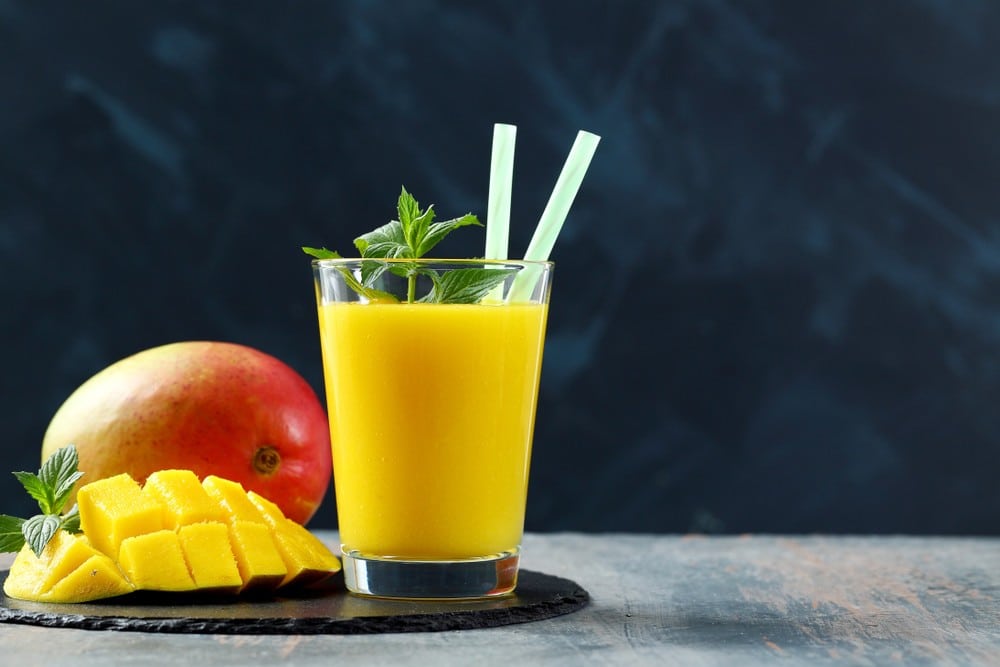 Mango Smoothie mit Banane und Orangensaft