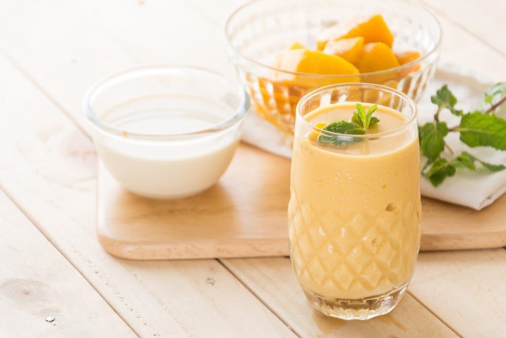 Mango Smoothie mit Eiscreme