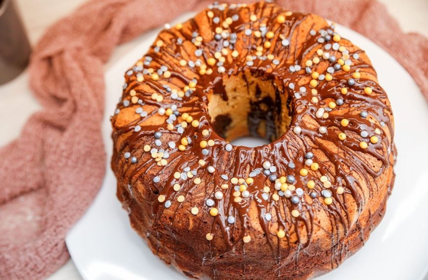 Marmorkuchen Gugelhupf mit Kakao und Rum