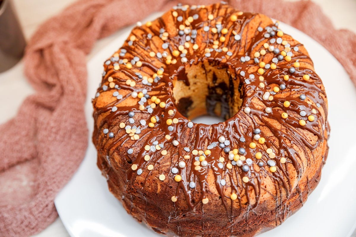 Marmorkuchen Gugelhupf mit Kakao und Rum