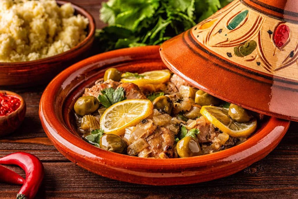 Marokkanische Hähnchen Tajine mit Möhren, Honig und Gewürzen