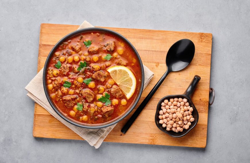 Marokkanische Harira Lammfleisch Suppe mit Hülsenfrüchten