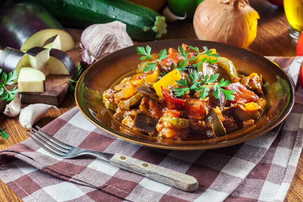 Mediterraner Gemüseeintopf mit Hackfleisch und Kartoffeln