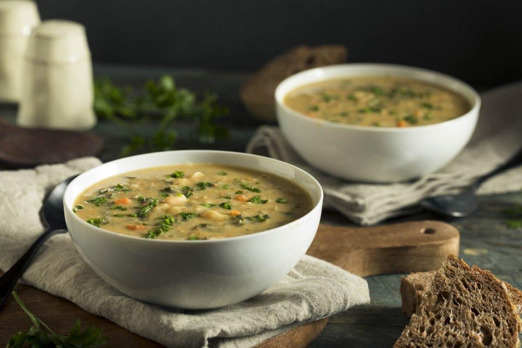 Mexikanische Hühnersuppe mit Mais
