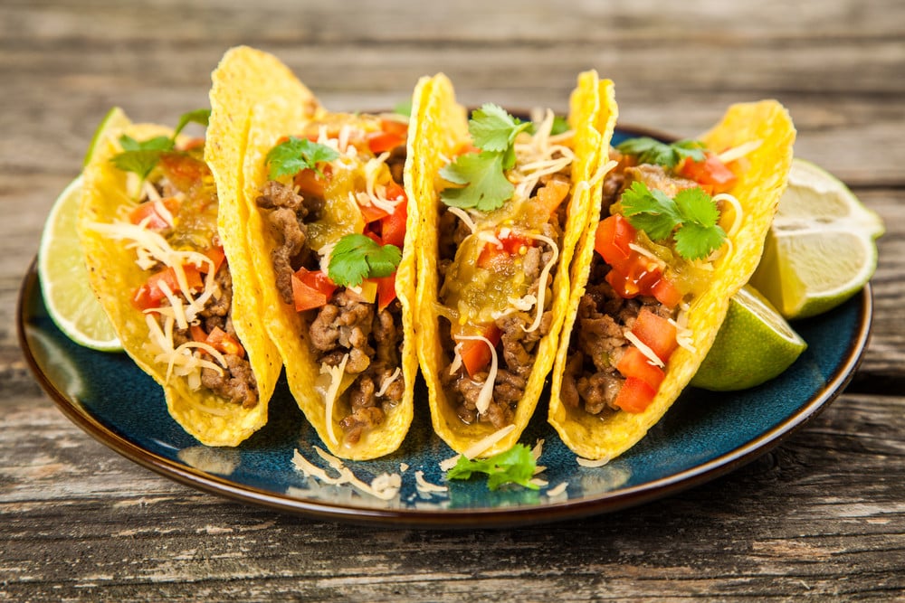 Mexikanische Tacos mit Rindfleisch und Tomaten