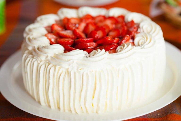 Milchmädchen Torte mit Frischkäse Sahnecreme – Schichttorte mit Creme