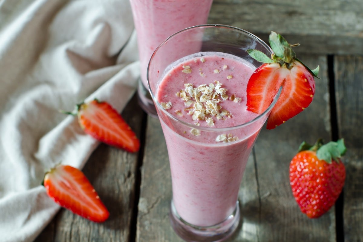 Milchshake Rezept mit frischen Erdbeeren und Vanilleeis