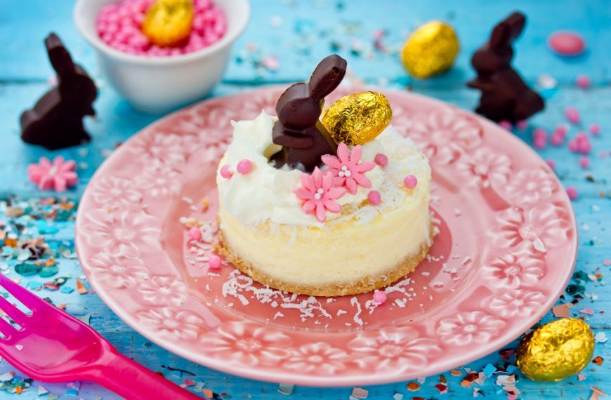 Mini Cheesecakes mit Karamelkeksen und Osterhasen