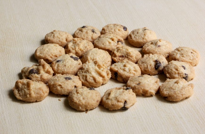 Mini Cookies mit Schokostückchen backen