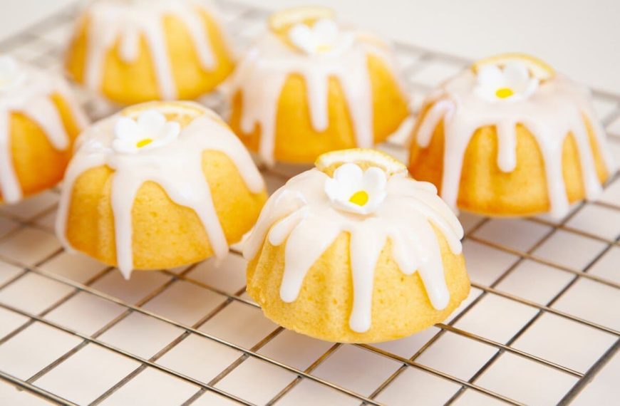 Mini Gugelhupf Zitronenkuchen mit Zuckerguss – Einfache Rührkuchen