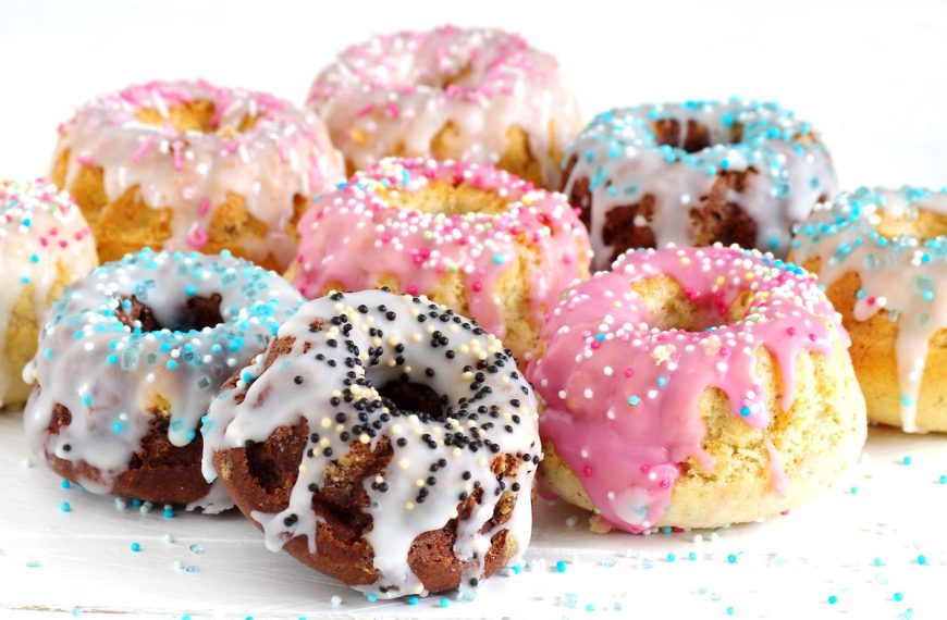 Mini Gugelhupf mit Zuckerglasur für Kinderparty