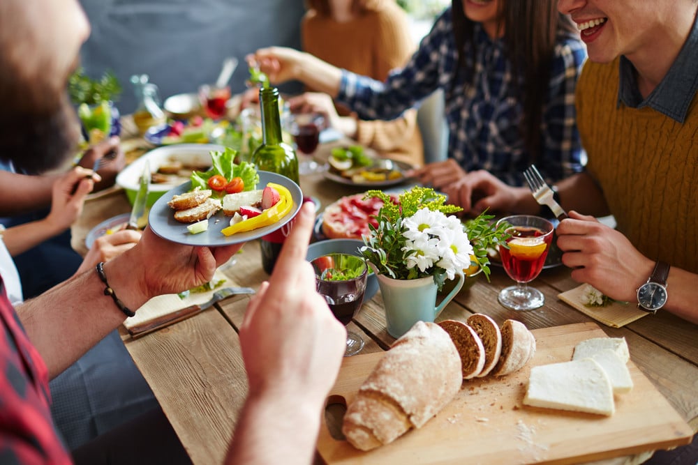 Mit den passenden Getränken das Essen zum Erlebnis werden lassen|Aperitif-Lust-auf-mehr-machen|Während die prickelnden Getränke besonders die Geschmacksknospen auf der Zunge anregen