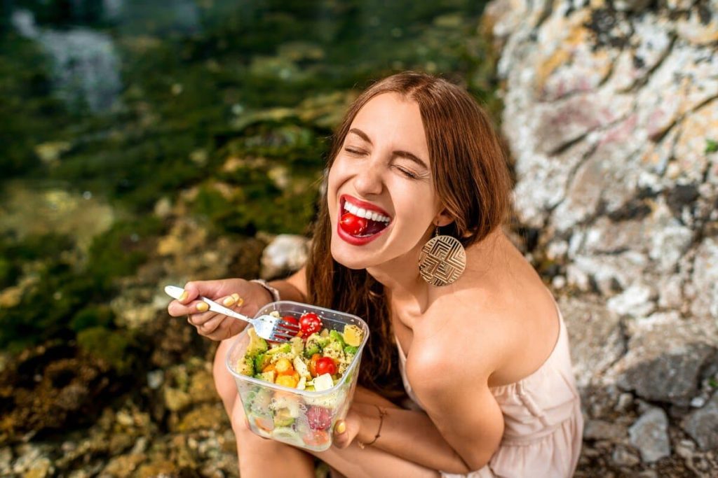 Mit richtigen Lebensmitteln in die Frühlingsstimmung|Mangold-ist-eine-weitere-Fruehaufsteherin|Spargel-ist-vollgepackt-mit-B-Vitaminen|Junge-Spinatblaetter-geben-einen-tollen-Salat-ab