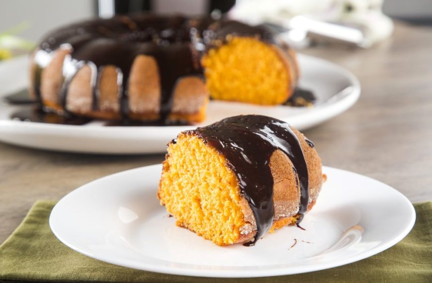 Möhrenkuchen mit Schokolade und Schmand – Frühlingsrezepte